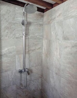 Shower, hair dryer, towels, soap - In the heart of nature (fort de france)