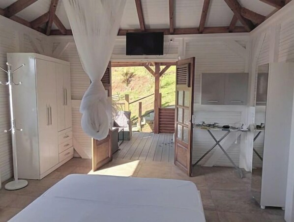 1 bedroom, iron/ironing board, travel cot, free WiFi