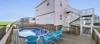 Relax in Beachside Comfort with Stunning Views