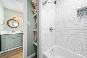 Hair dryer, towels - Relax in Beachside Comfort with Stunning Views (Galveston)