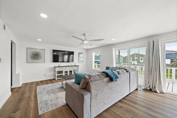 Smart-TV, videospill, fotballspill og bøker