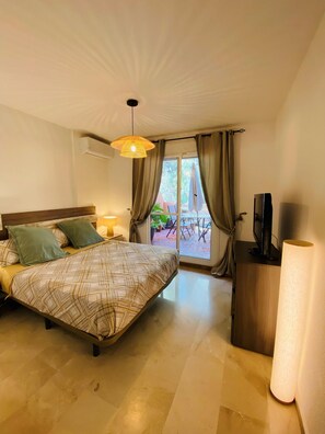 2 chambres, fer et planche à repasser, Wi-Fi, draps fournis