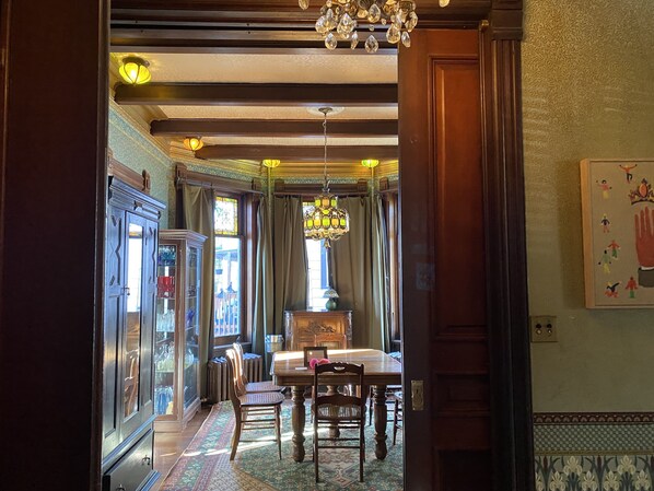 Dining - Stunning historic Victorian house in Newburgh (Newburgh)