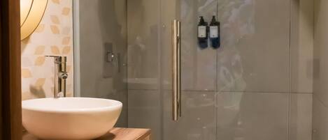 Dusche, Haartrockner, HandtĂŒcher