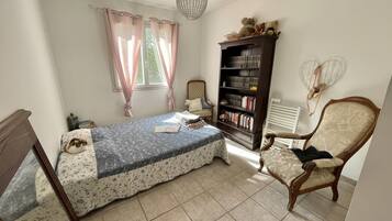 4 slaapkamers, een strijkplank/strijkijzer, gratis wifi, beddengoed