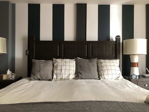 2 bedrooms, iron/ironing board, WiFi