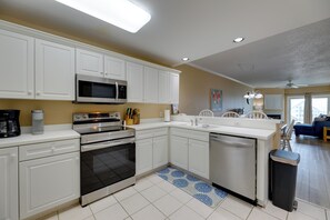 Fridge, microwave, stovetop, dishwasher - Steps to Sand! Family-Friendly Ocean City Getaway (Ocean City)