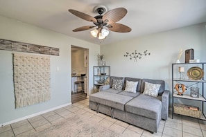 TV - Gulf Shores Condo w/ Pool & Grill: Walk to Beach! (Gulf Shores)