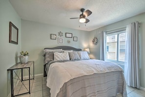 2 bedrooms, free Internet, bed sheets - Gulf Shores Condo w/ Pool & Grill: Walk to Beach! (Gulf Shores)