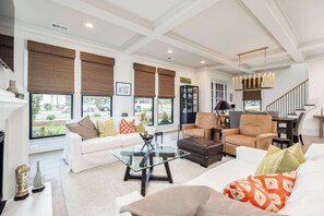 Smart TV, fireplace, table tennis, stereo