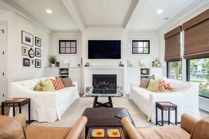 Smart-TV, peis, bordtennis og stereoanlegg