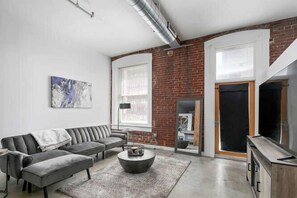 Smart-TV, peis og kontorer