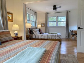 3 bedrooms, desk, iron/ironing board, free WiFi - Newly Renovated Cozy Rustic Home l 10 min from Truist Park (Smyrna)