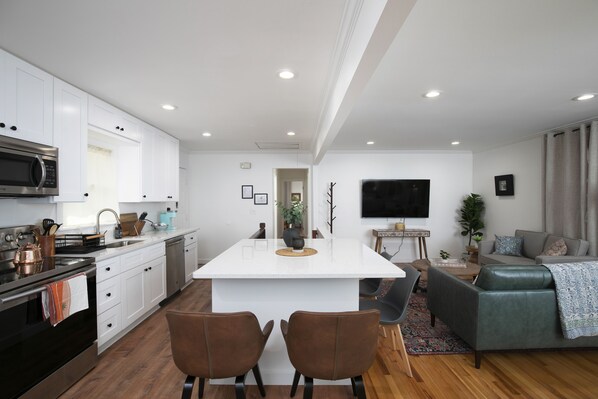 Fridge, microwave, oven, stovetop - Newly Renovated Cozy Rustic Home l 10 min from Truist Park (Smyrna)