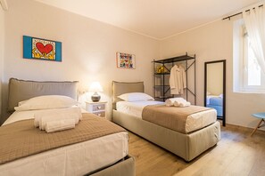 2 chambres, fer et planche à repasser, Wi-Fi, draps fournis