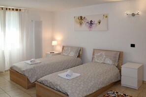 3 bedrooms, iron/ironing board, WiFi, bed sheets - Apartment Gli Ulivi 12 - Tremezzina (Tremezzo)