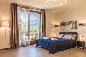 6 habitaciones, tabla de planchar con plancha, wifi y ropa de cama 