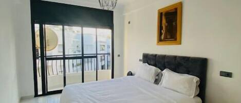 2 slaapkamers, een strijkplank/strijkijzer, reisbedje, gratis wifi