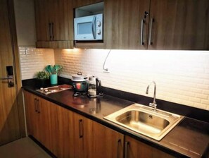 Fridge, microwave, stovetop, electric kettle