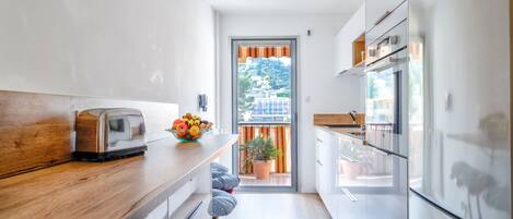 冰箱、微波炉、烤箱、洗碗机