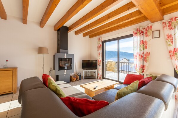 TV, fireplace - Patufet - Charmante maison 6 personnes (Fontrabiouse)