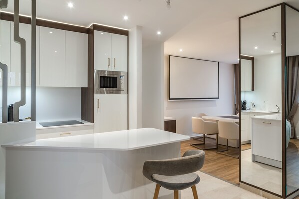 冰箱、微波炉、洗碗机、茶具/咖啡用具