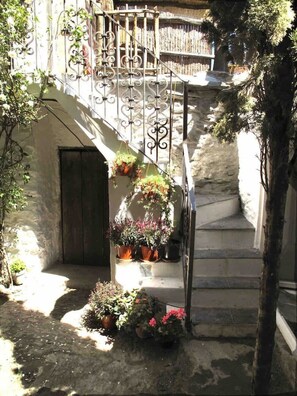 Property grounds - Casa Almelara. Historic Rural House with Heated Pool, Hammam, 9 bedrooms & Views (Atalbéitar)