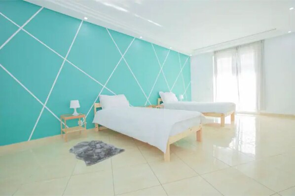 3 bedrooms, travel crib, WiFi