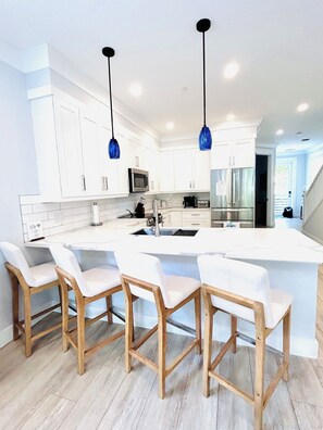 Fridge, microwave, oven, stovetop - The Villa by the Bay, Islamorada FL private plunge pool, boat dockage & sunsets (Islamorada)