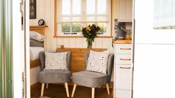 1 quarto, escrivaninha, Wi-Fi de cortesia, roupa de cama