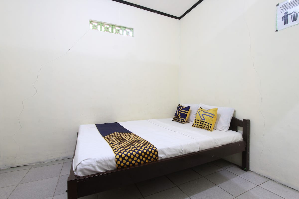 Economy Double Room | Free WiFi, bed sheets