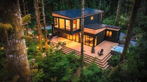 Exterior - Pacific Bin · Pacific Bin - Sauna / Hot Tub / Steam Room (Monroe)