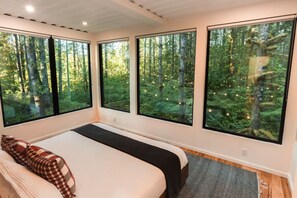 3 habitaciones y tabla de planchar con plancha 