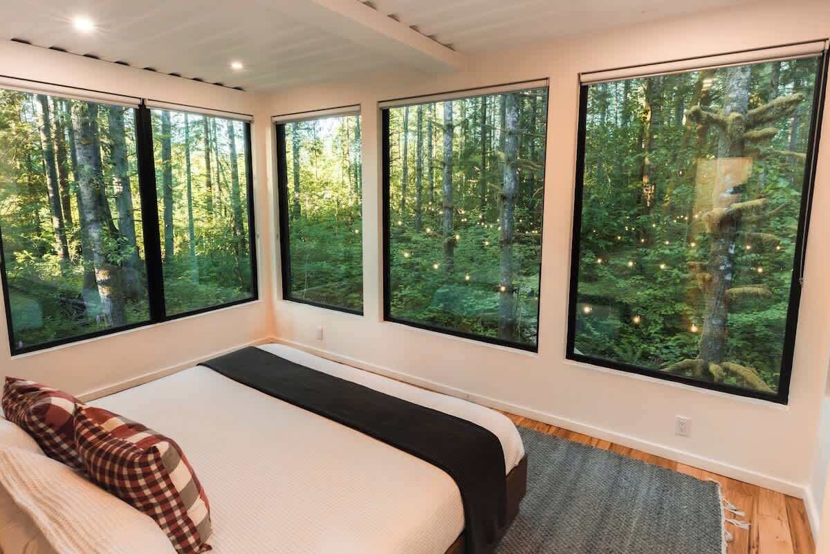 3 habitaciones y tabla de planchar con plancha 