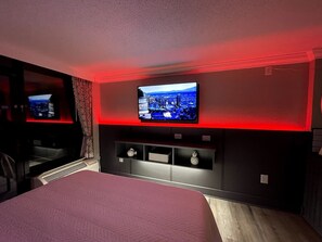 2 bedrooms, desk, free WiFi, bed sheets - Penthouse LUX Loft on Boardwalk (Myrtel Beach)