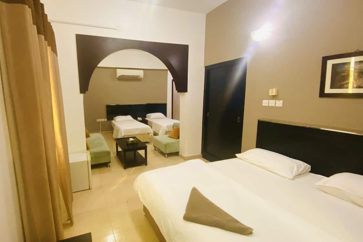 Chambre familiale | Lit avec matelas en mousse à mémoire, accès au Wi-Fi (inclus)
