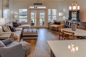 Smart TV, books - 3BD 3BA Lakefront, Includes FREE Dolphin Cruise, Golf and More! (Miramar Beach)