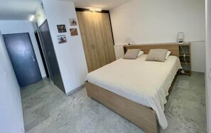 1 bedroom, WiFi - Coquet T2 : terrace, central, beach, air conditioning, wifi (Cavalaire-sur-Mer)