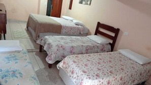 Suite familiar, varias camas | 1 habitación, escritorio y wifi gratis
