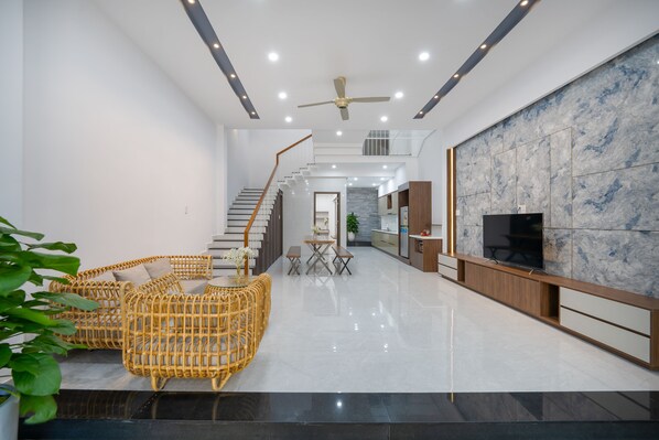 Luxury Villa | Living area - T P Deluxe House (Da Nang)