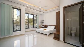 4 habitaciones, caja de seguridad en la habitación y escritorio