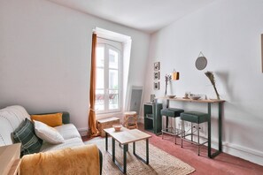 Living area - Magnificent Studio | Place de la Bastille (Paris)