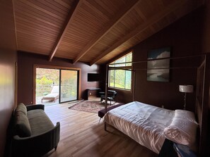 6 bedrooms, iron/ironing board, free WiFi, bed sheets