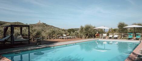 Seasonal outdoor pool, free pool cabanas, pool umbrellas