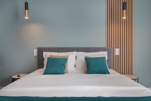 Exclusieve tweepersoonskamer | Luxe beddengoed, bedden met traagschuimmatras, individueel gedecoreerd