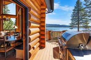 Outdoor dining - Lakefront Chalet near Village and Slopes (Big Bear)