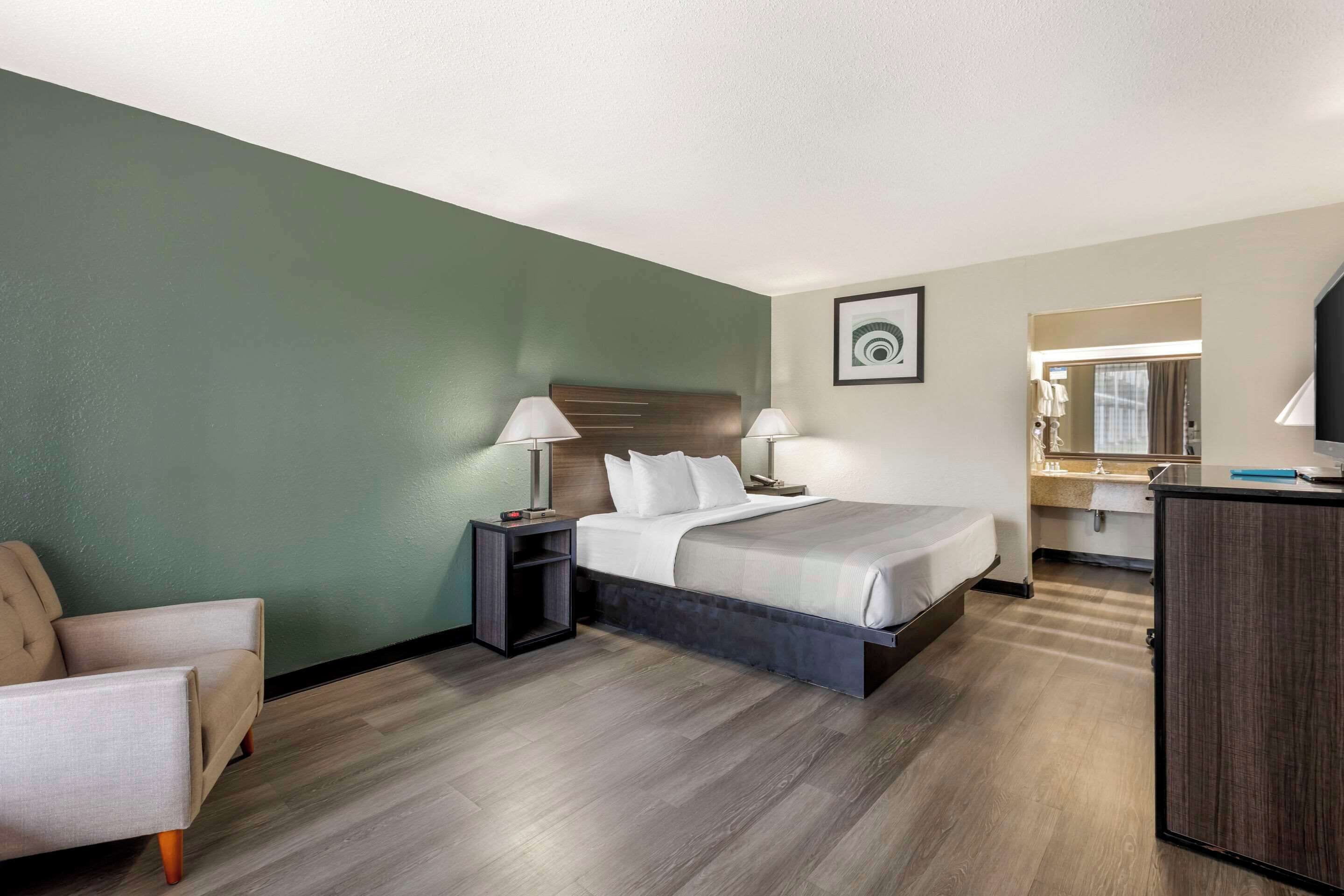 Desk, free WiFi, bed sheets