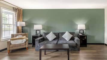 Suite, Multiple Beds, Non Smoking | Desk, free WiFi, bed sheets
