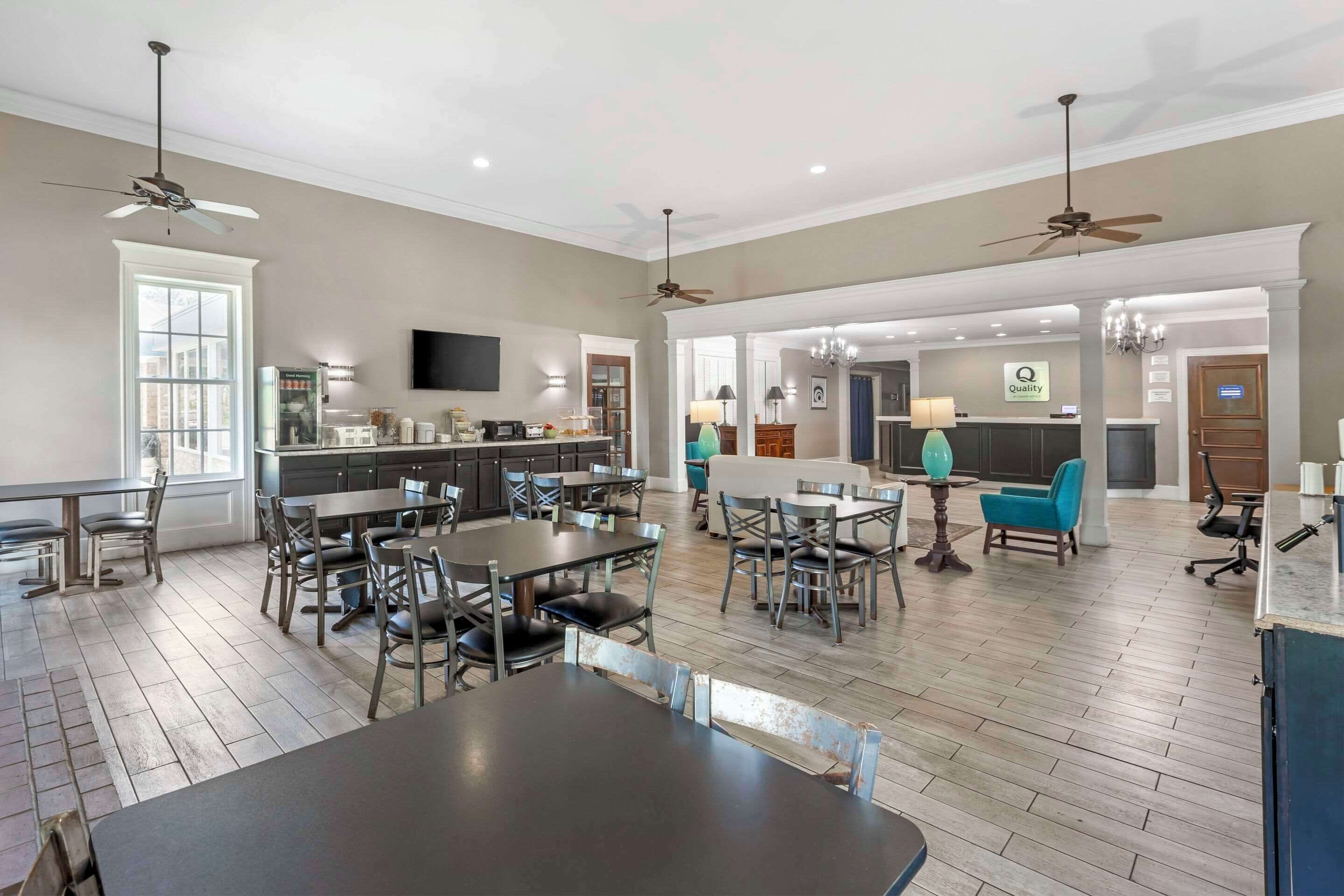 Free daily full breakfast 