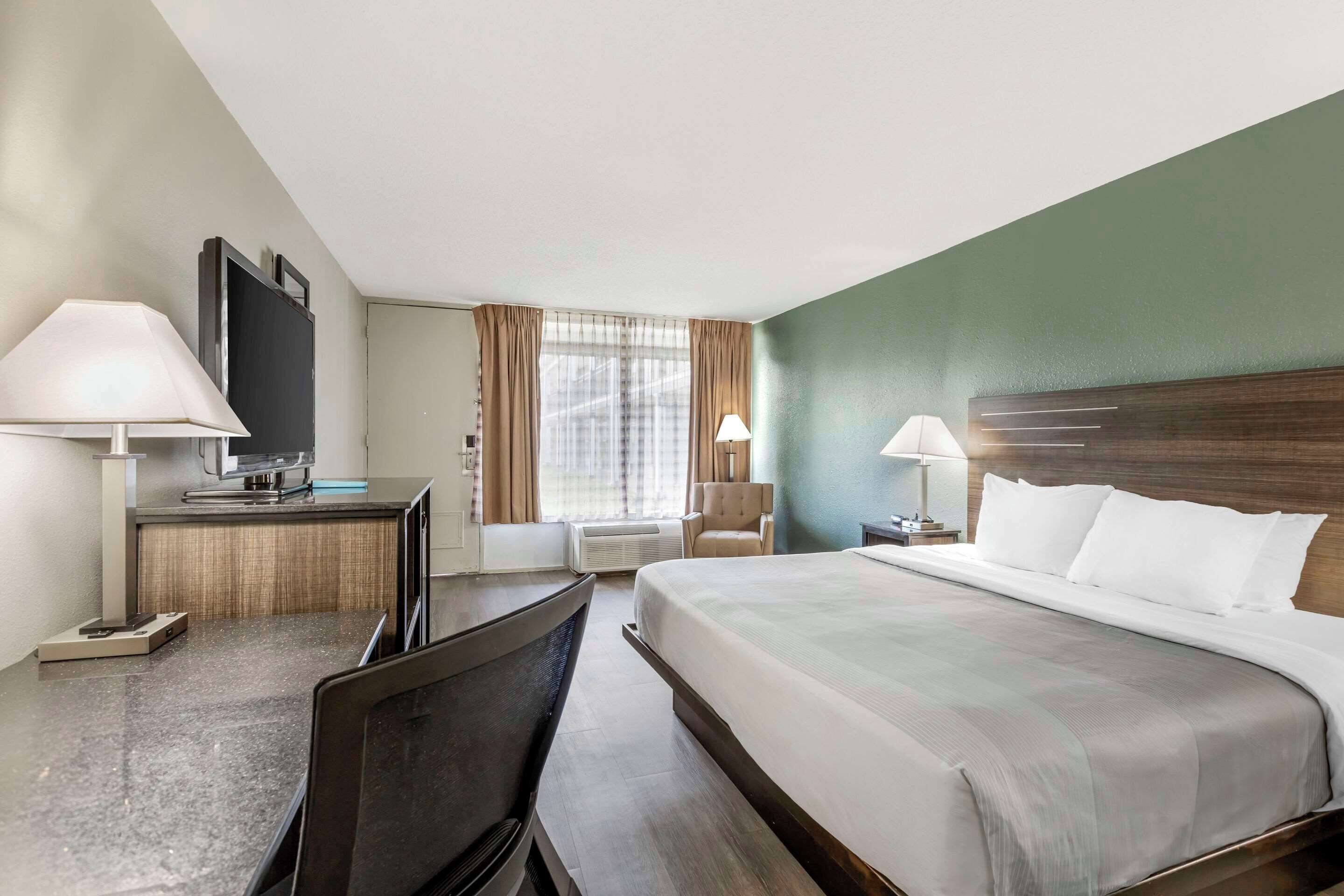 Escrivaninha, Wi-Fi de cortesia, roupa de cama